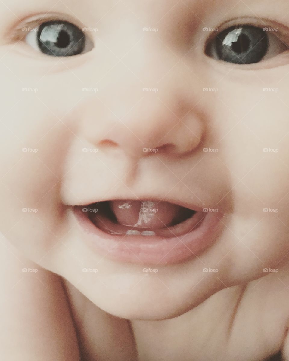 Apple of my eye 🍎 #baby #teeth #sweet 