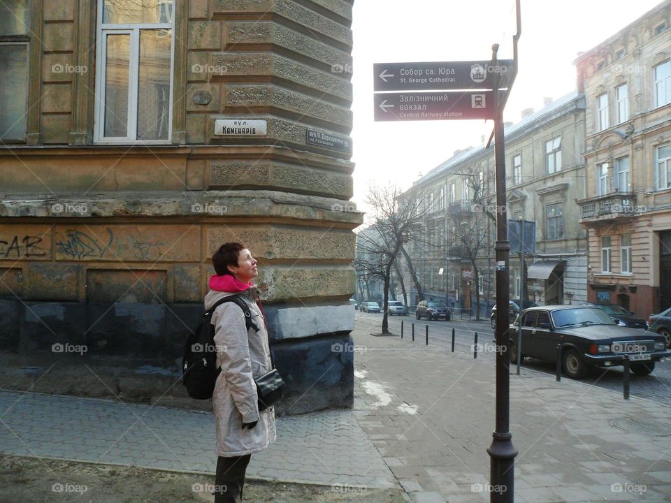 girl travels around the city of Lviv on foot