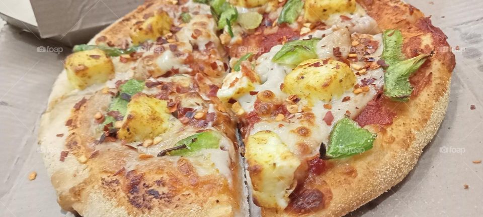 You will get here perfectly cooked 😋 Domino's Pizza 🍕😋 delicious and tasty food. This place provides food delivery for the convenience of its customers. The cute staff works hard, stays positive and makes this place great.