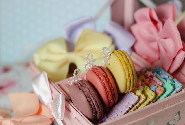 pastel sweets macarons 