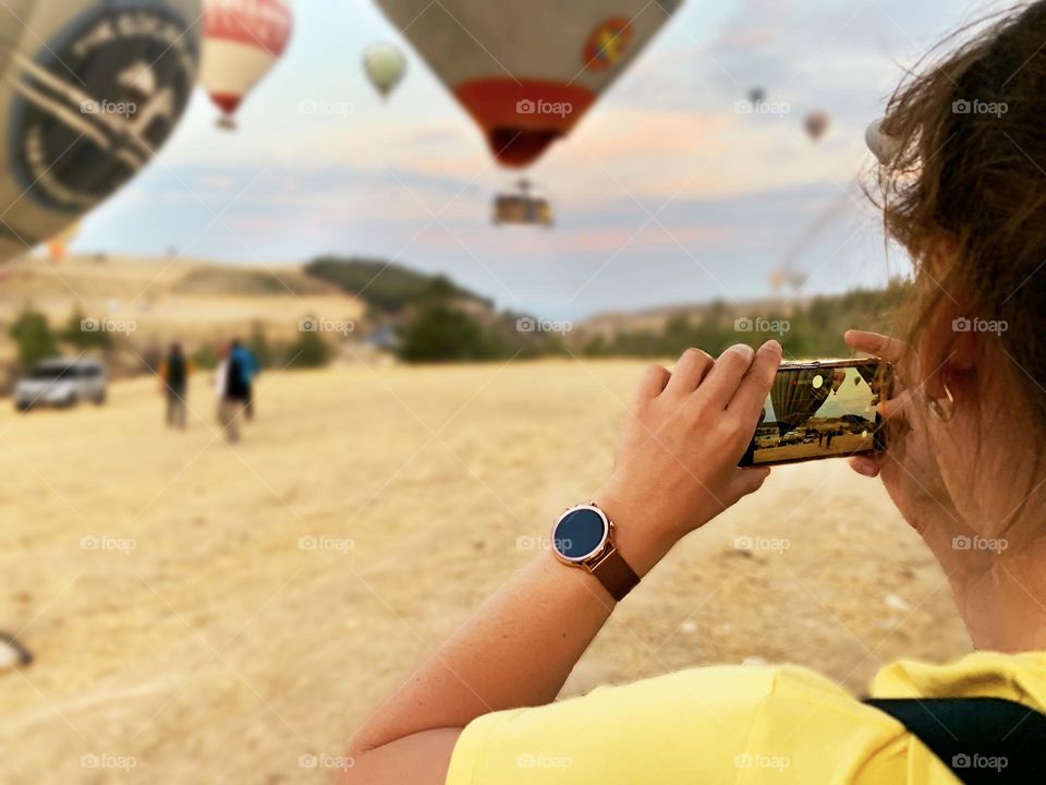 Taking a photo of hot air balloons 