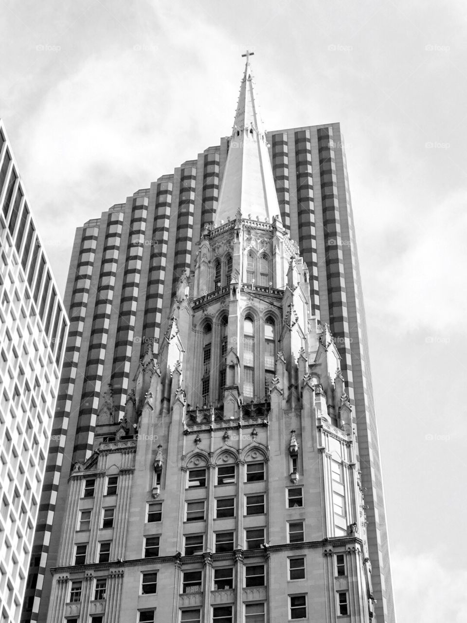 A black and white photo of a church in Chicago 