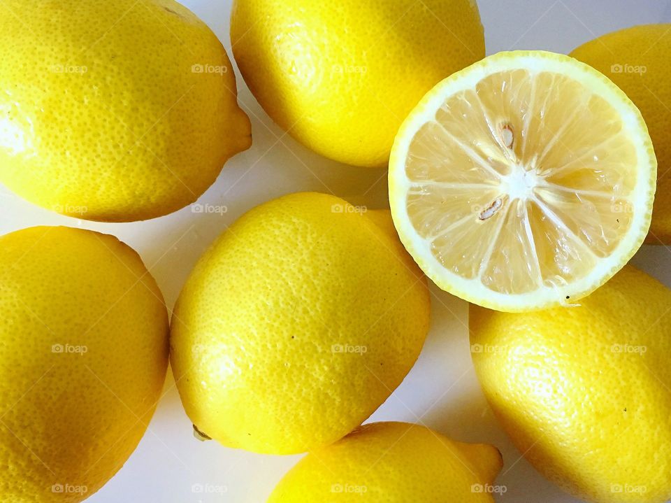 Yellow lemons 
