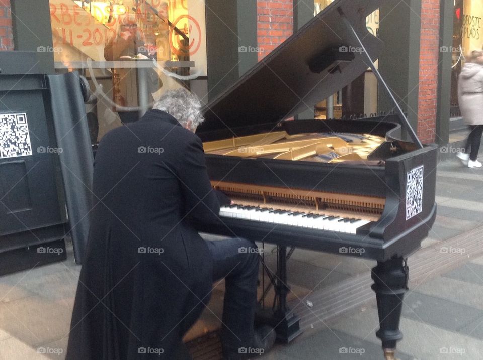 Street Piano