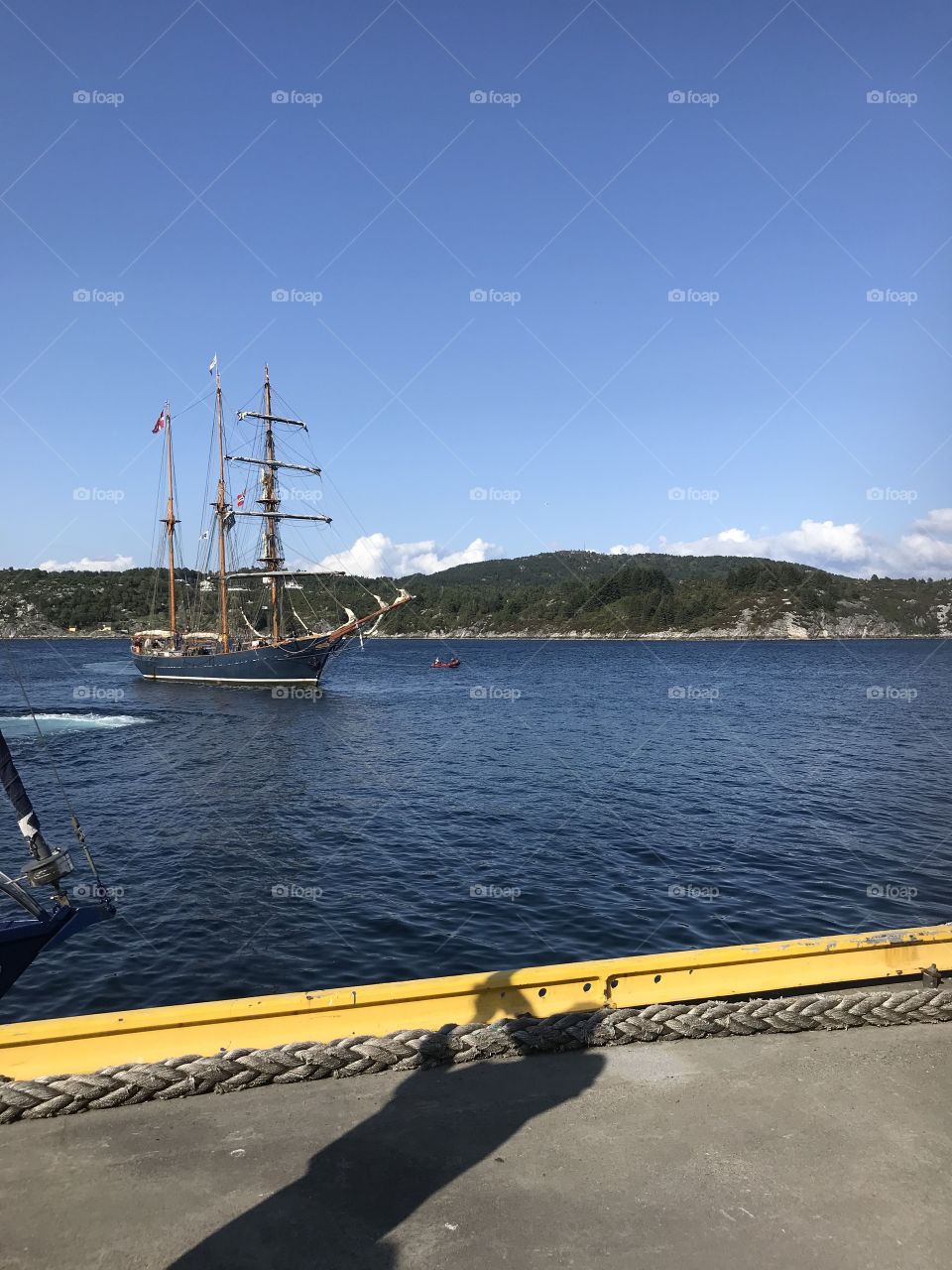 Sailboat arriving “Bekkjarvik” in Austevoll in Norway. The sailboat was coming from Denmark. 🇩🇰