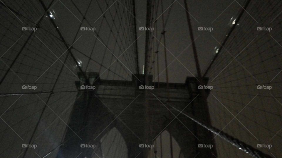 An image of the Brooklyn Bridge on NYE.