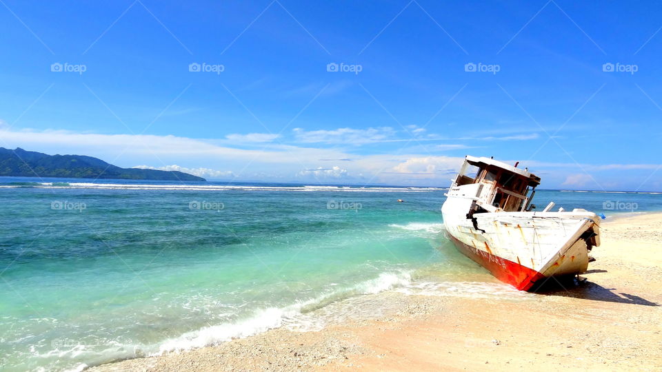 Abandoned boat on the beach