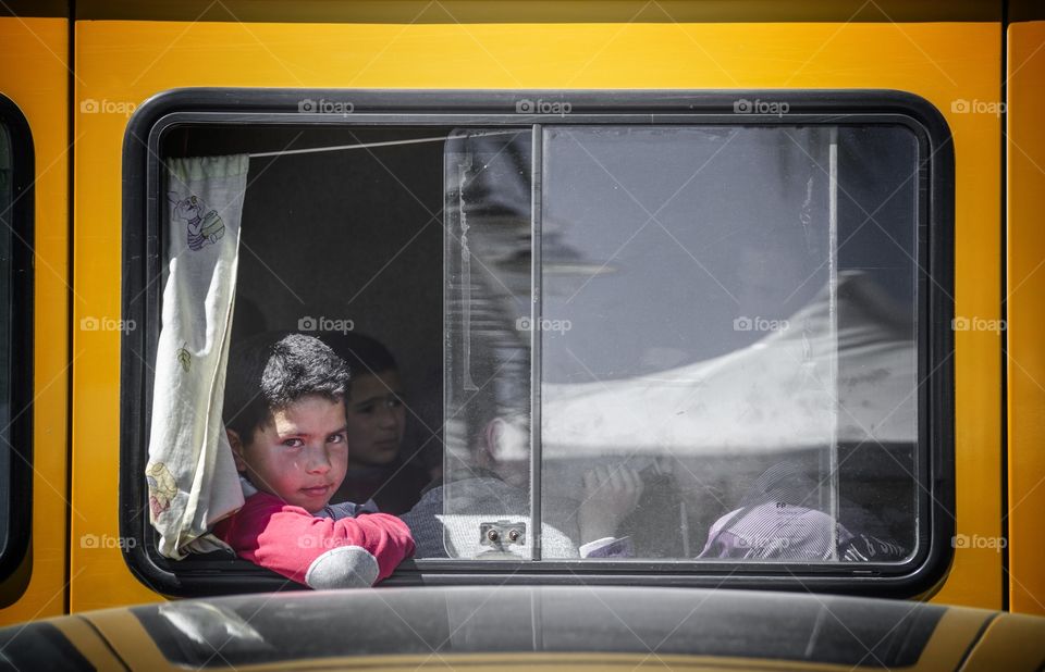 De part une fenêtre.. Un regard d'enfance.. 