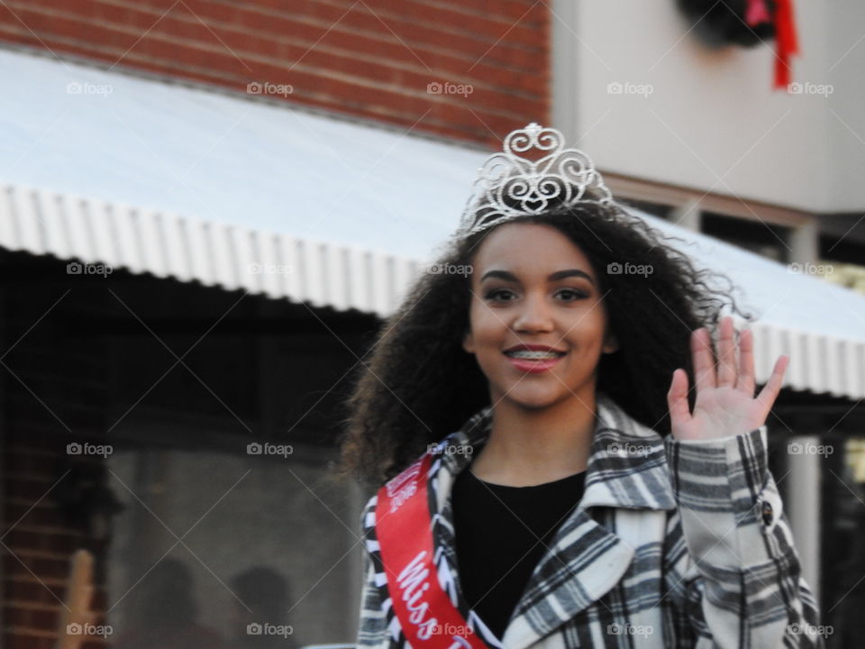 girl crown smiling