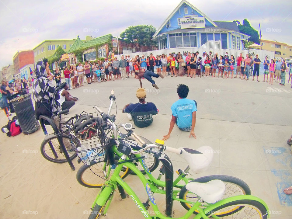 Street performers in Venice beach