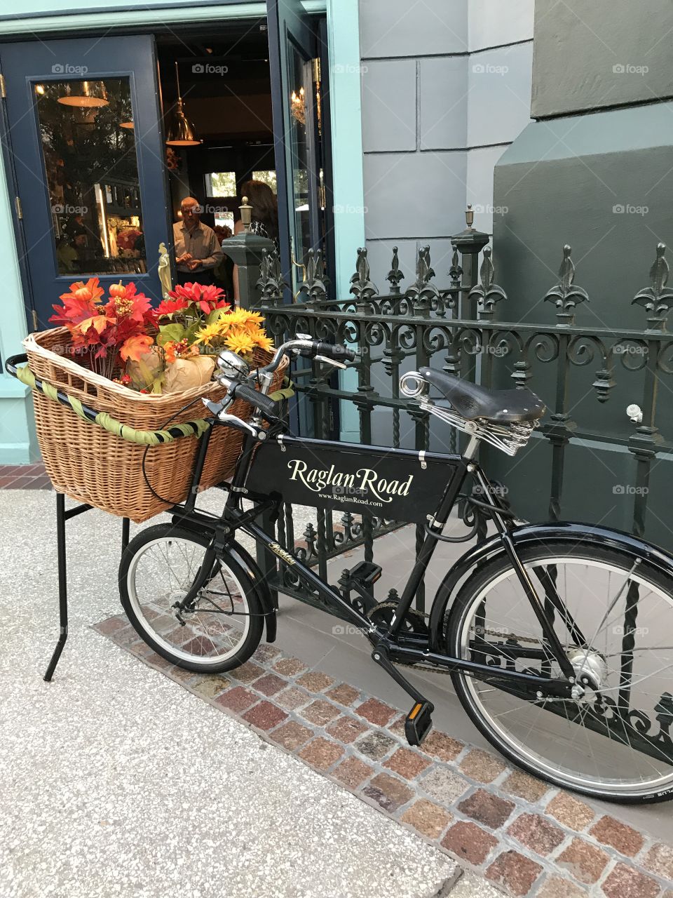 Bike with flowers at Raglan Road, Orlando 