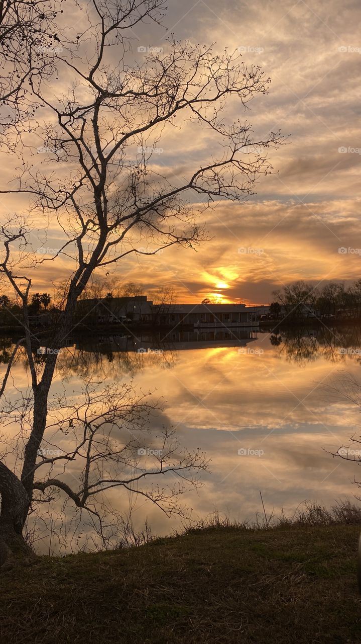 Twuze a Gorgeous afternoon-Evening for Pics. Sunset Colors building Every minute i shoot a pic. Here is typical coverage of clouds with beautiful shapes and colors. 