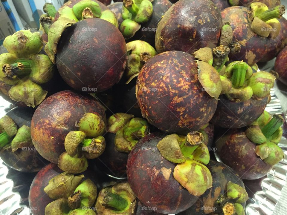 Mangostan fruit in a supermarket.