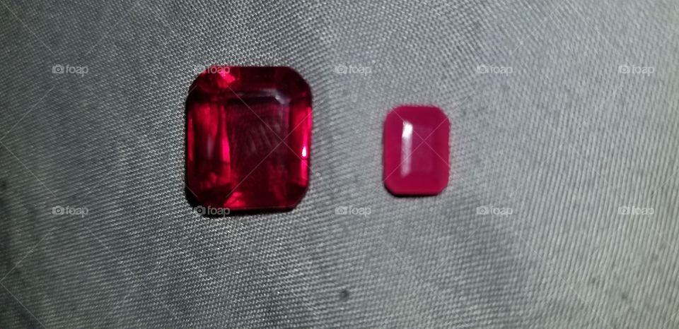 ruby gemstones high quality translucent large blood red ruby VS small opaque lower quality enhanced ruby