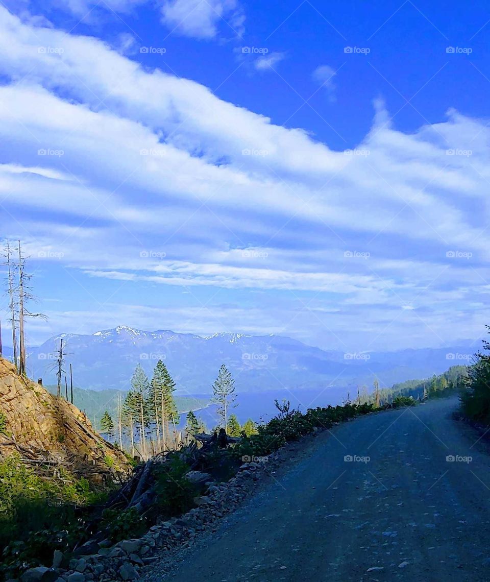 roatrip mountain view.line of clouds