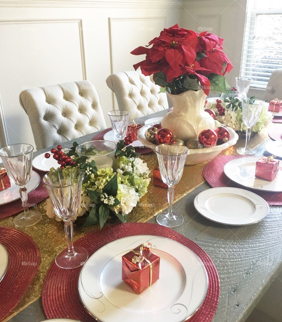 Elegant Christmas table setting