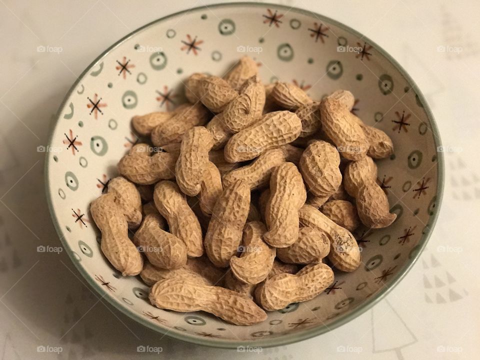 Roasted peanuts in bowl