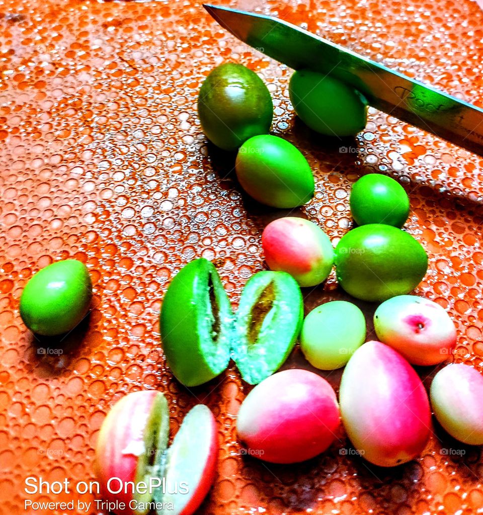 Fruit on cutting tray