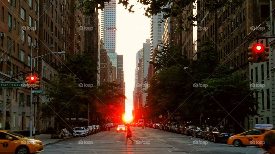 manhattanhenge pedestrian