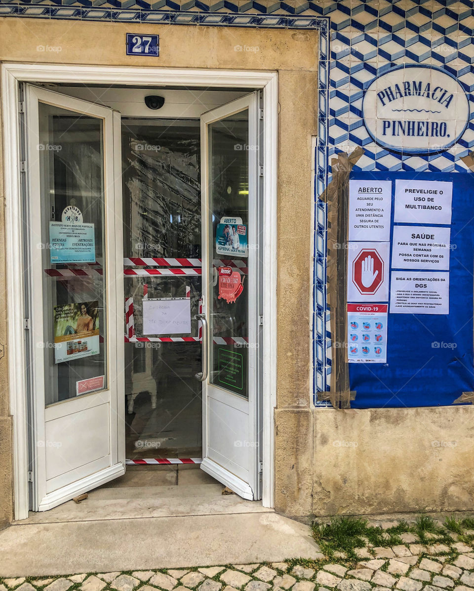 Service at the door only - pharmacy open for medicines only during Covid-19 outbreak. Tomar, Portugal