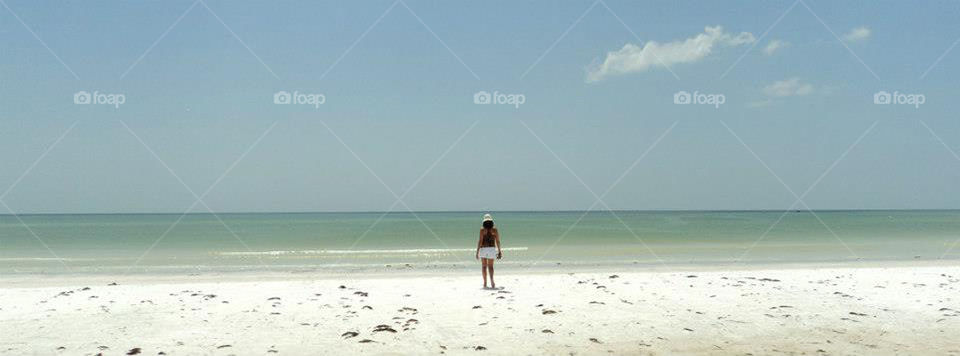 Siesta Beach,  Fl. Rosana walking