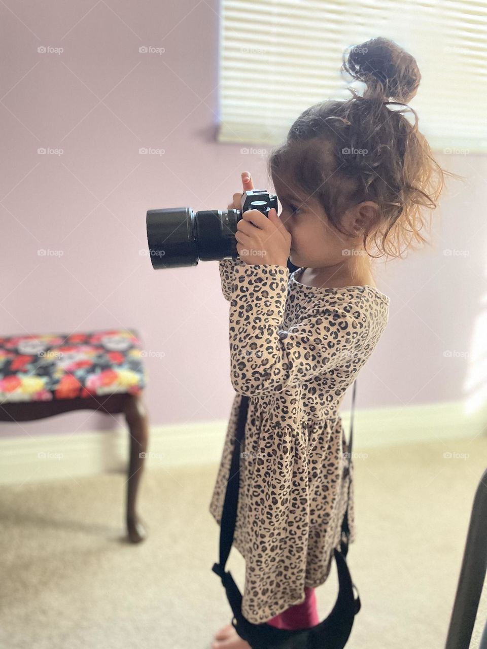 Little toddler girl uses digital camera, toddlers using cameras, toddler girl wants to be a photographer, see what she sees, through her eyes, through the lens