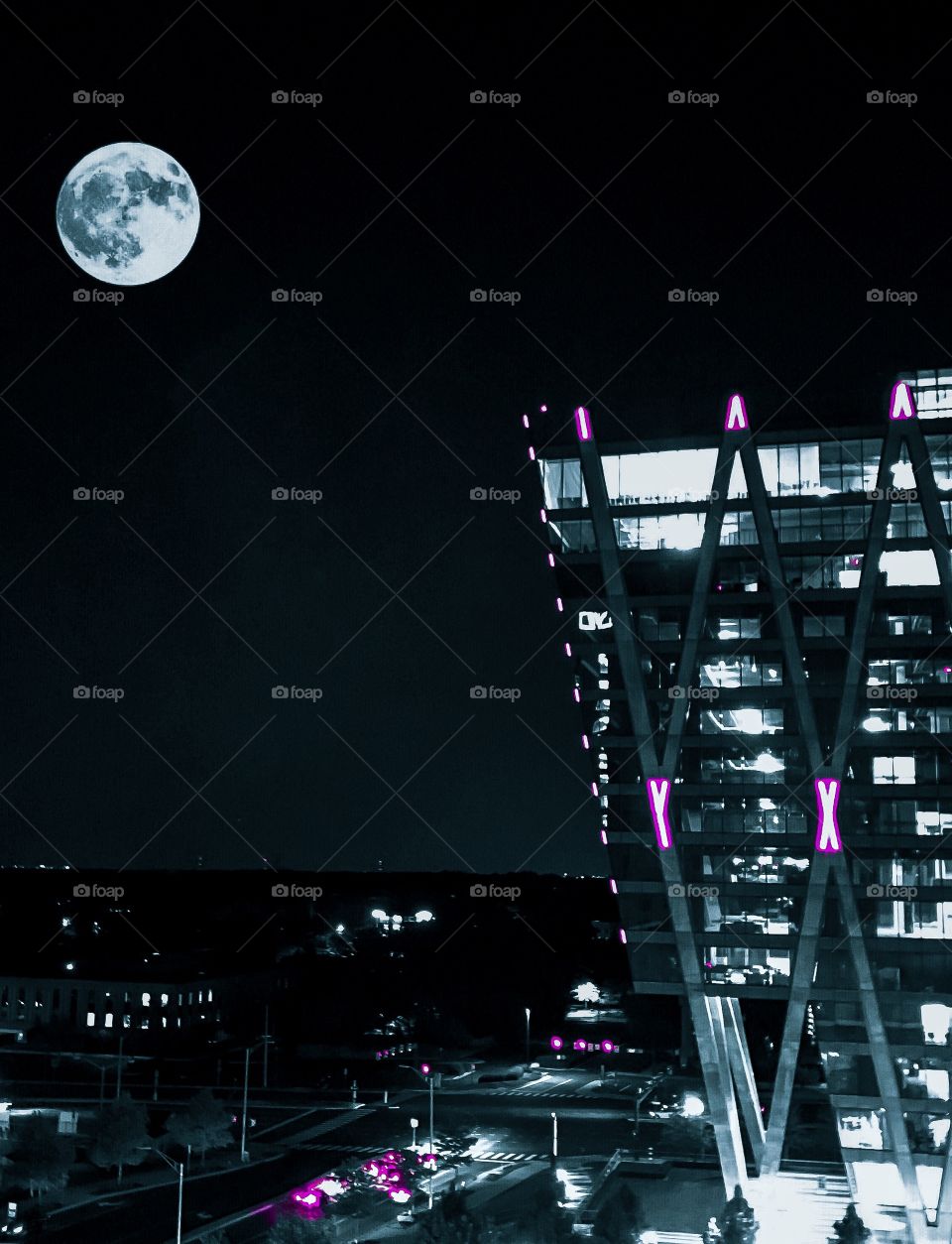 Full moon in the city 