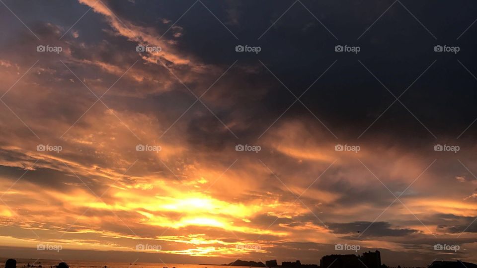 Sunset in front of the ocean