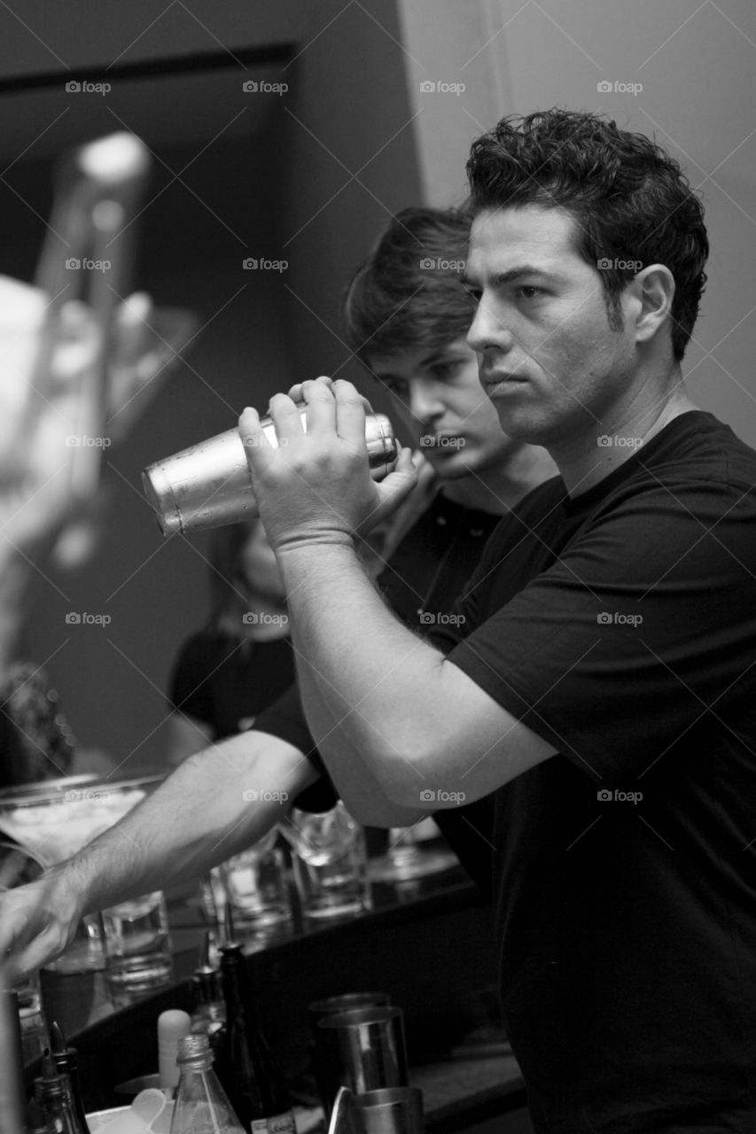 Bartender preparing drinks 