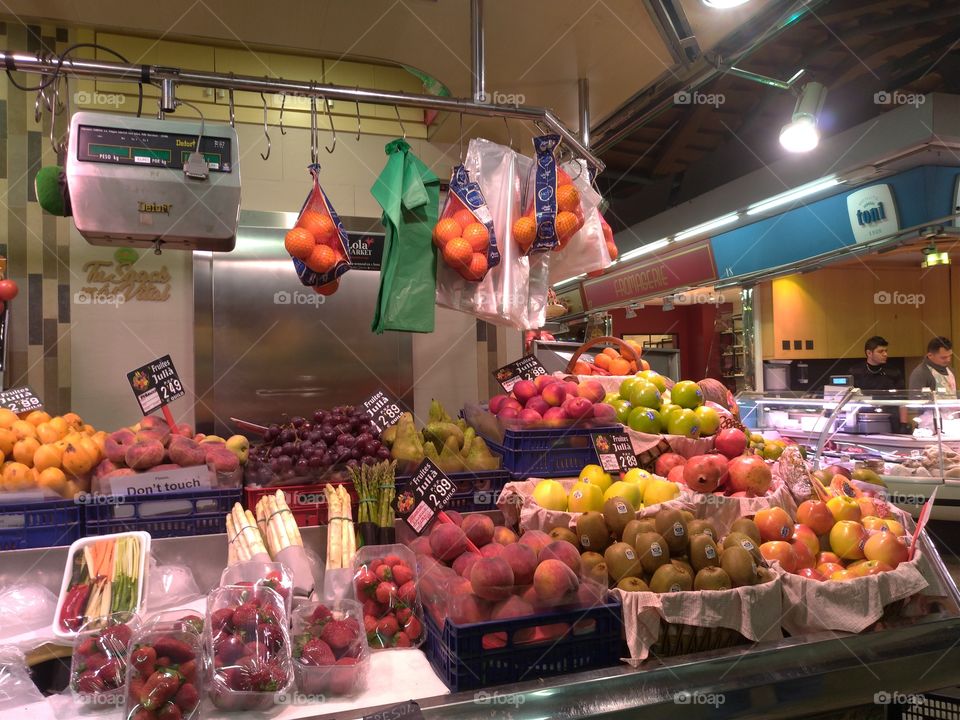 Puesto de frutas en el mercado