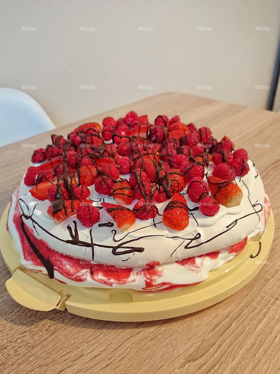 Meringue cake