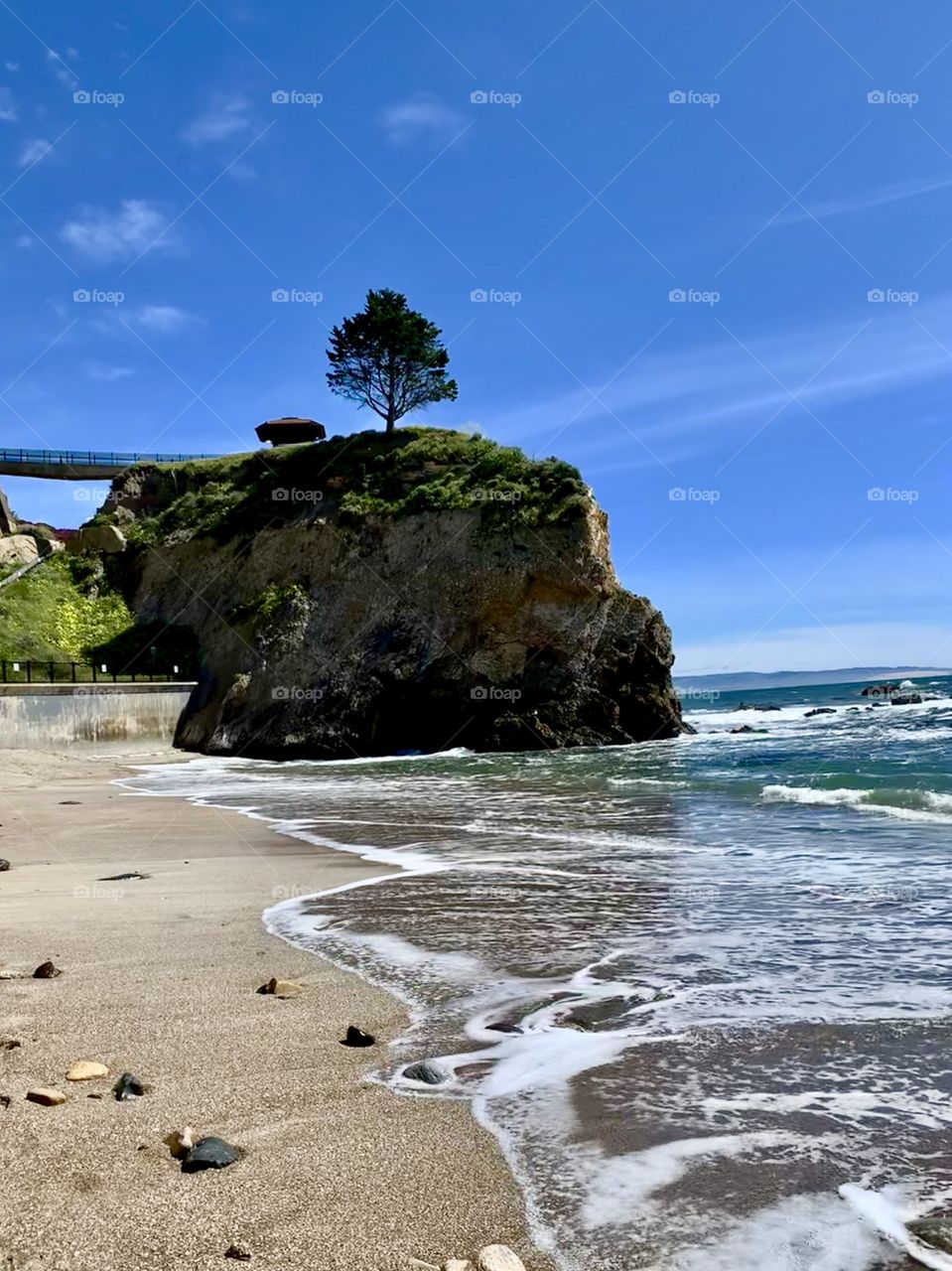 Beautiful ocean meets the shoreline