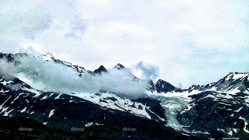 Mezmerizing peaks and glaciers of Alaska