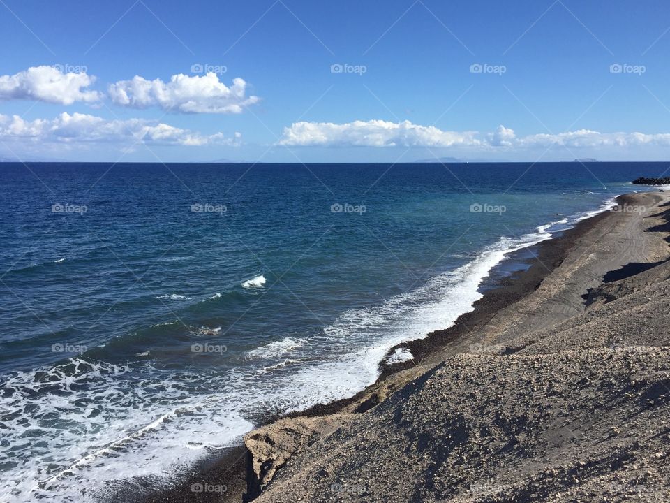 beach on the way to oia. 