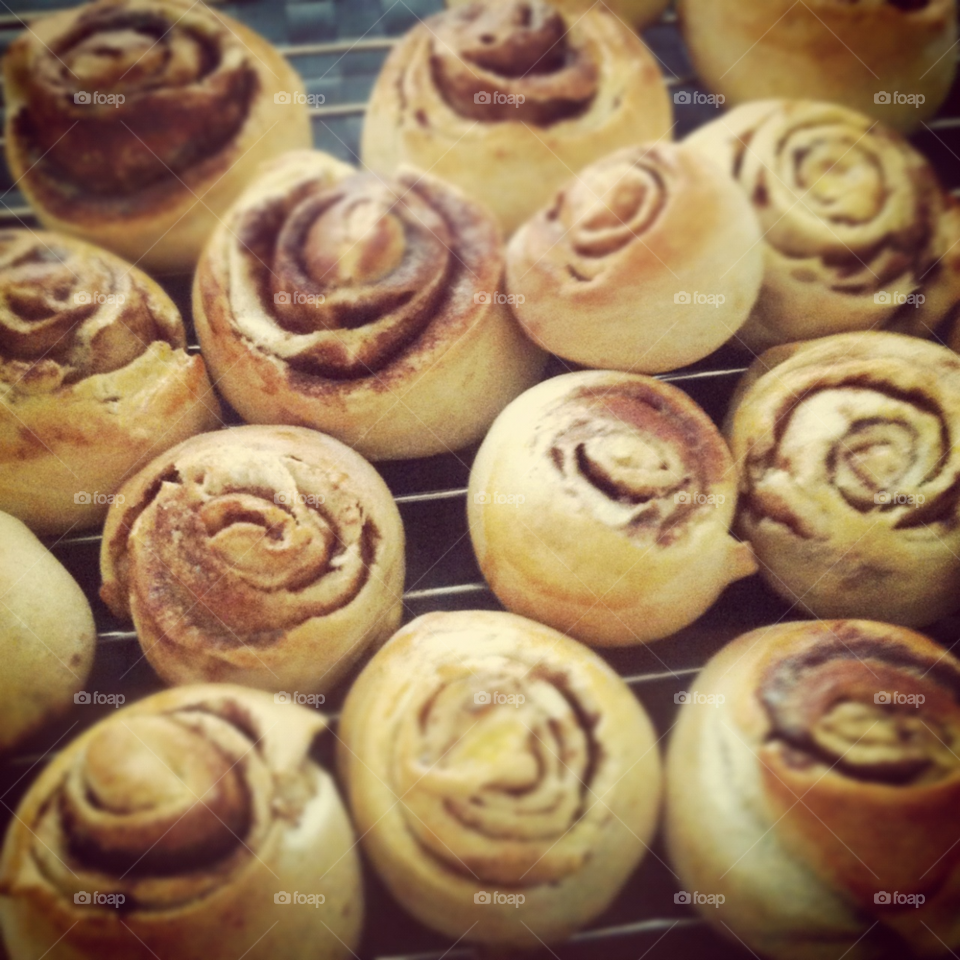 break home made smell cinnamon buns by apa86