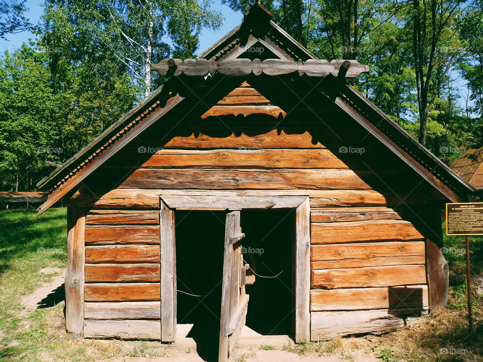 reconstruction of the 11th century hut in the museum of Pereyaslav-Khmelnitsky