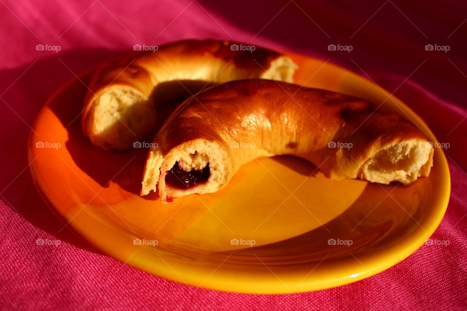 Miniature pie on a orange plate on pink background