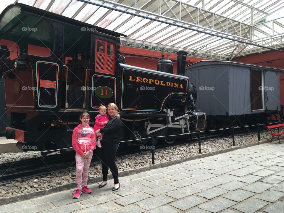 A locomotiva Leopoldina, um trem inaugurado no tempo do império emenda exposição no Museu de Petrópolis. 