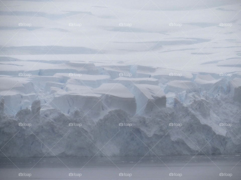 Minimalistic breaking glacier 