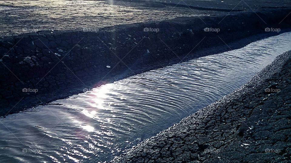 sun light reflection on flowing water