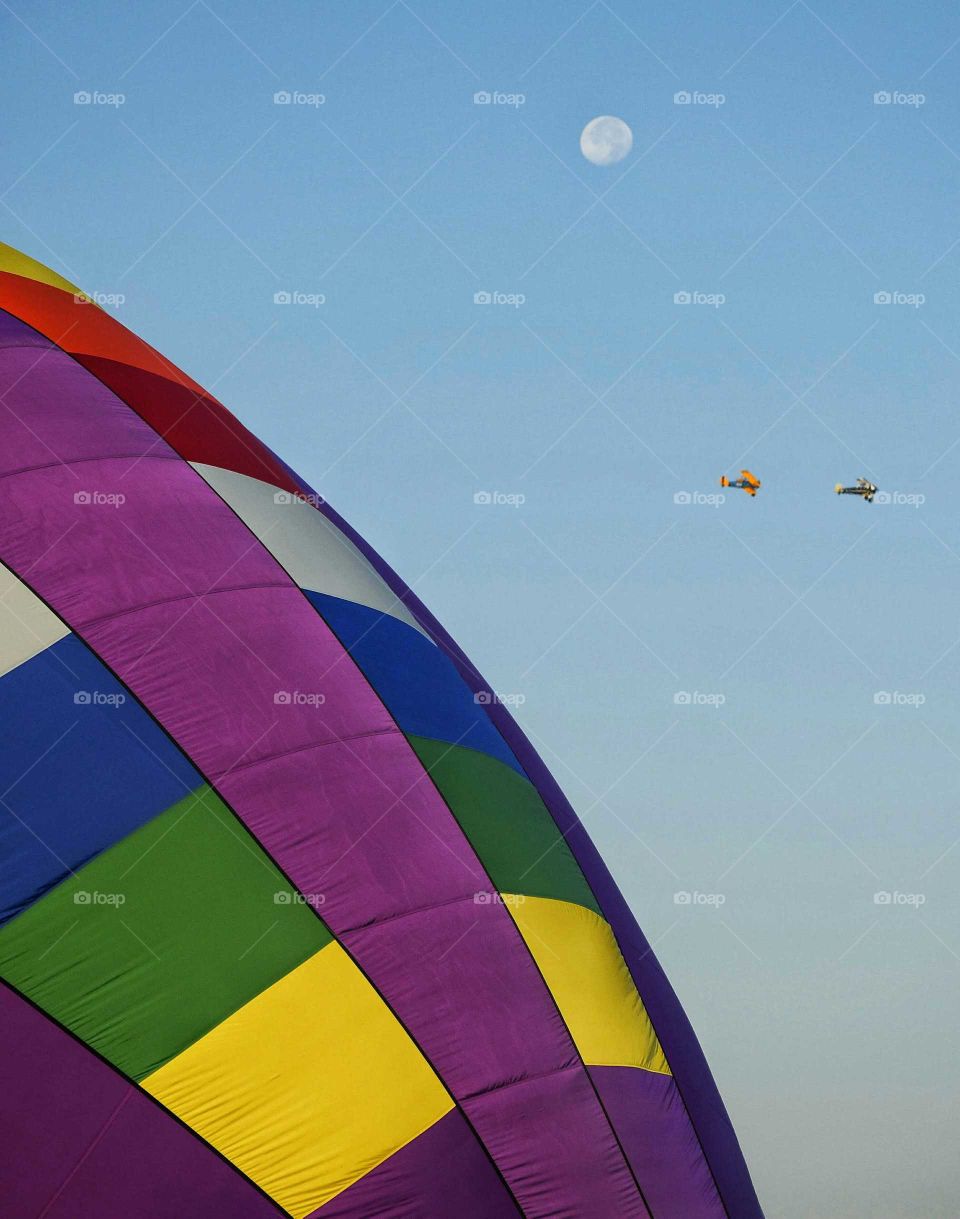 Balloon, Planes and Moon