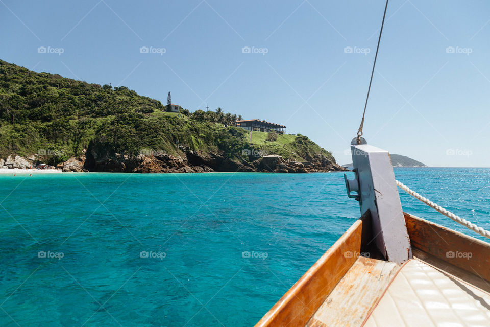 Praia com paisagem linda e fantástica no Brasil, na região do Lagos no Rio de Janeiro, em Arraial do Cabo. Uma ilha incrível de conhecer!