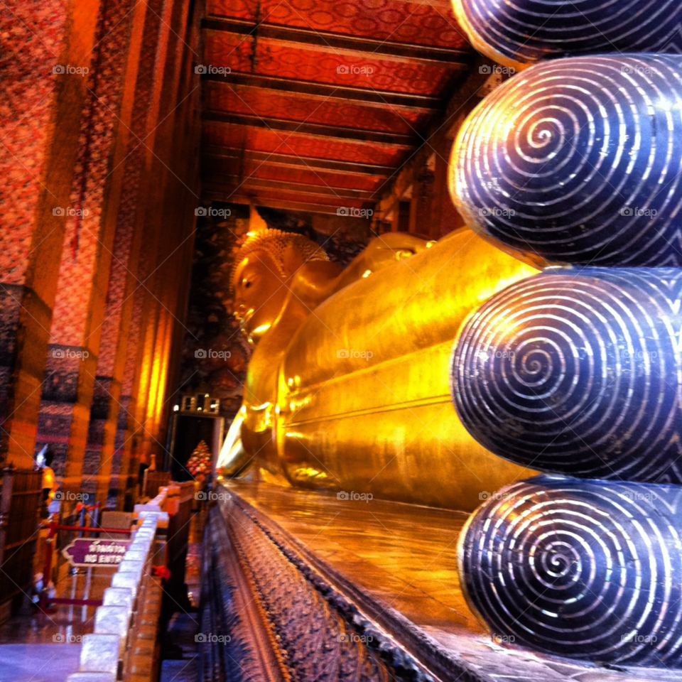 bangkok thailand lying down buddha wat po bangkok thailand by travelnat