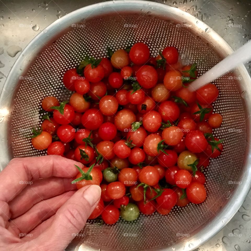 Rinse tomatoes