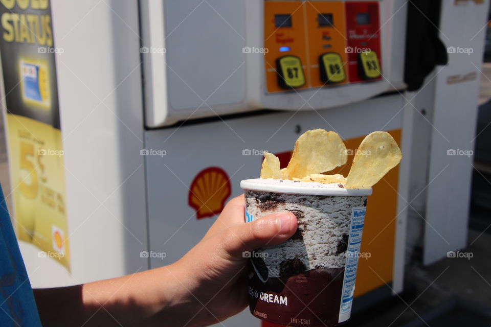 Potato chips crumbled on cookies and cream ice cream purchased at Shell gas station located at 110 Liberty St, Painesville, OH USA