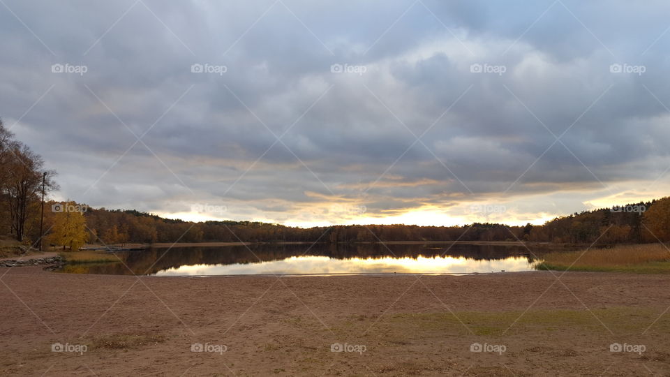 Autumn - calm lake, reflections - höst spegelblank sjö skog