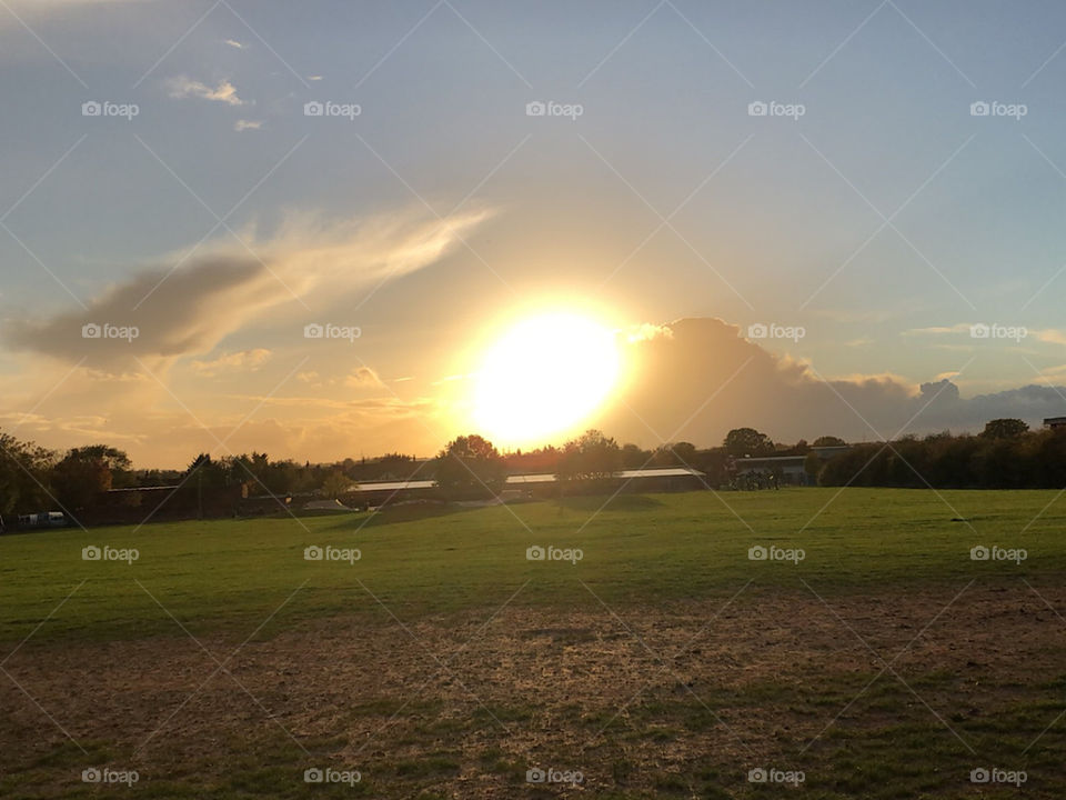 Took this picture in a park in Norbury, London. The sunset happening in the background looks so clean and relaxing along with the trees and greenery adding to the beauty🤩