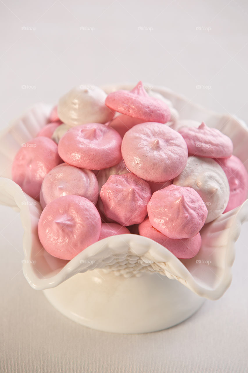 Raspberry Meringues 