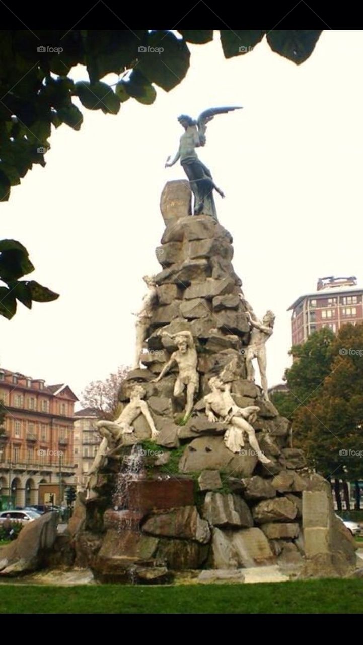 Monumento piazza statuto