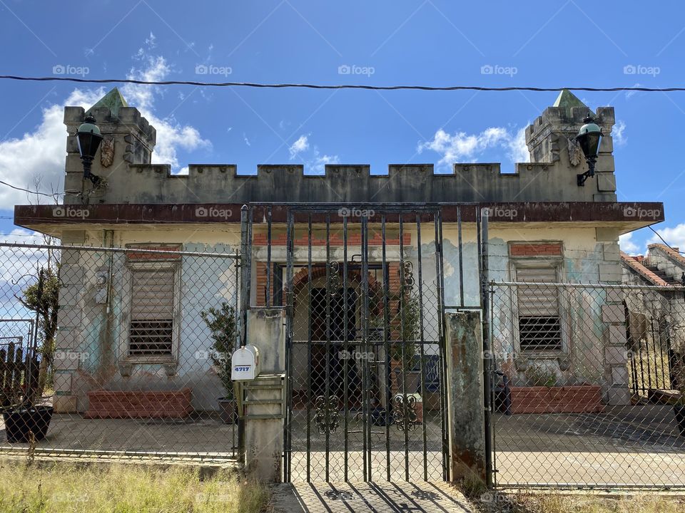 Old house in form of castle 🏰